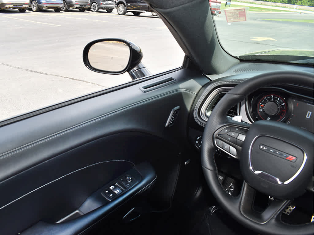 2023 Dodge Challenger R/T photo 17