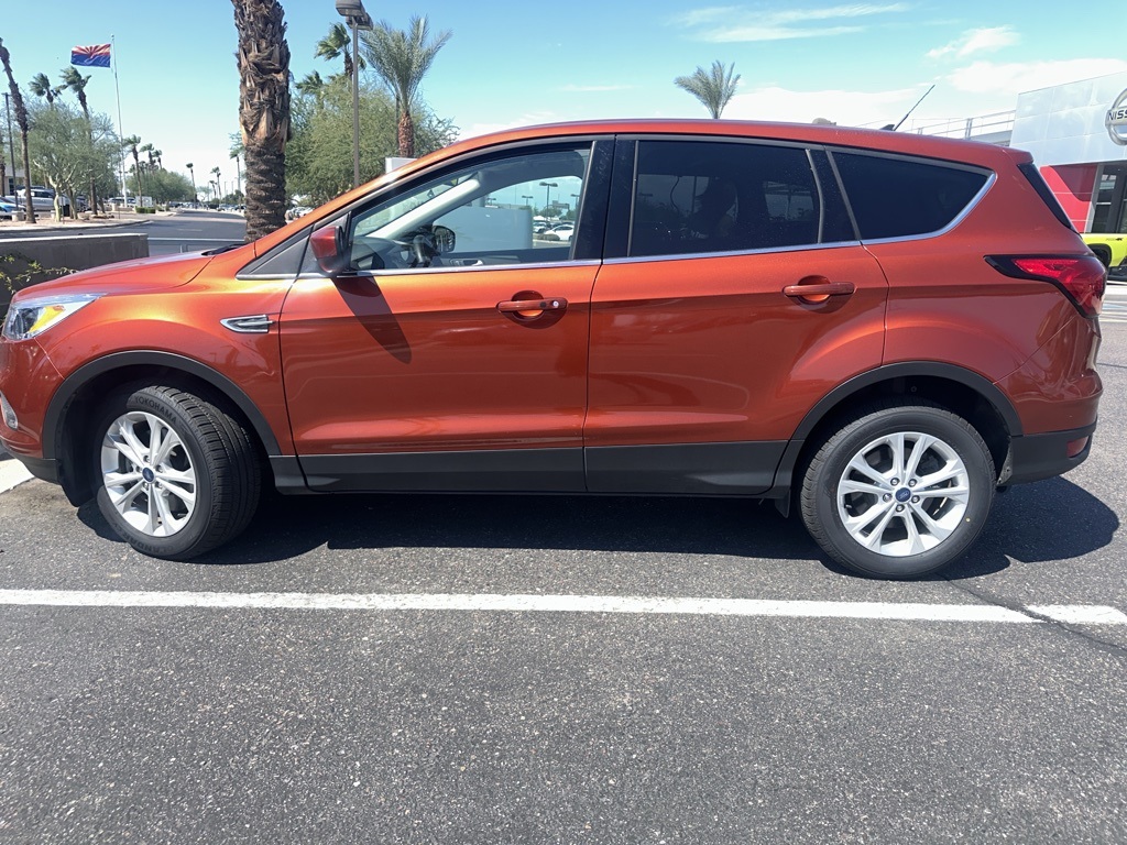 2019 Ford Escape SE photo 3