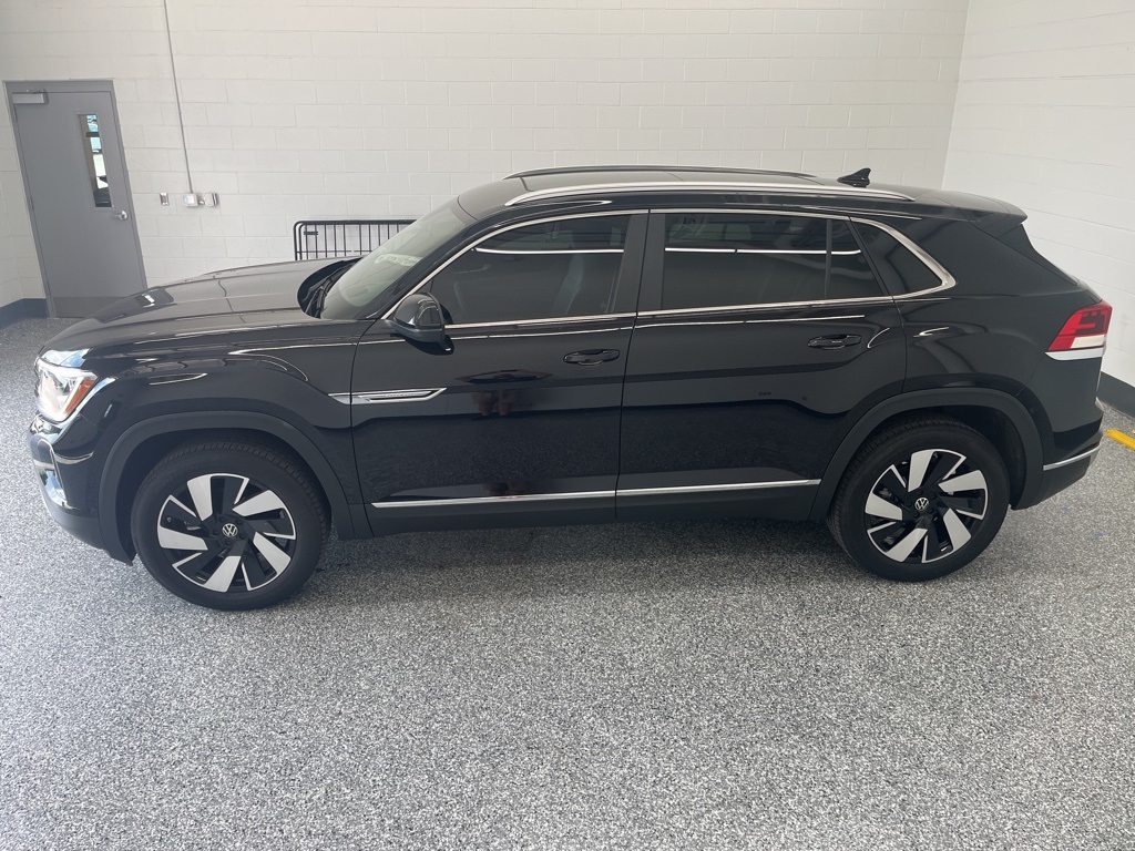 2025 Volkswagen Atlas Cross Sport SEL photo 2