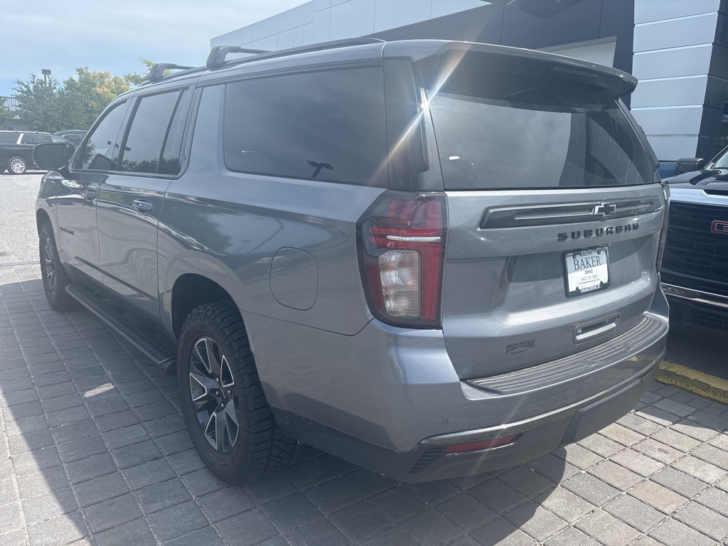 2022 Chevrolet Suburban Z71 photo 2