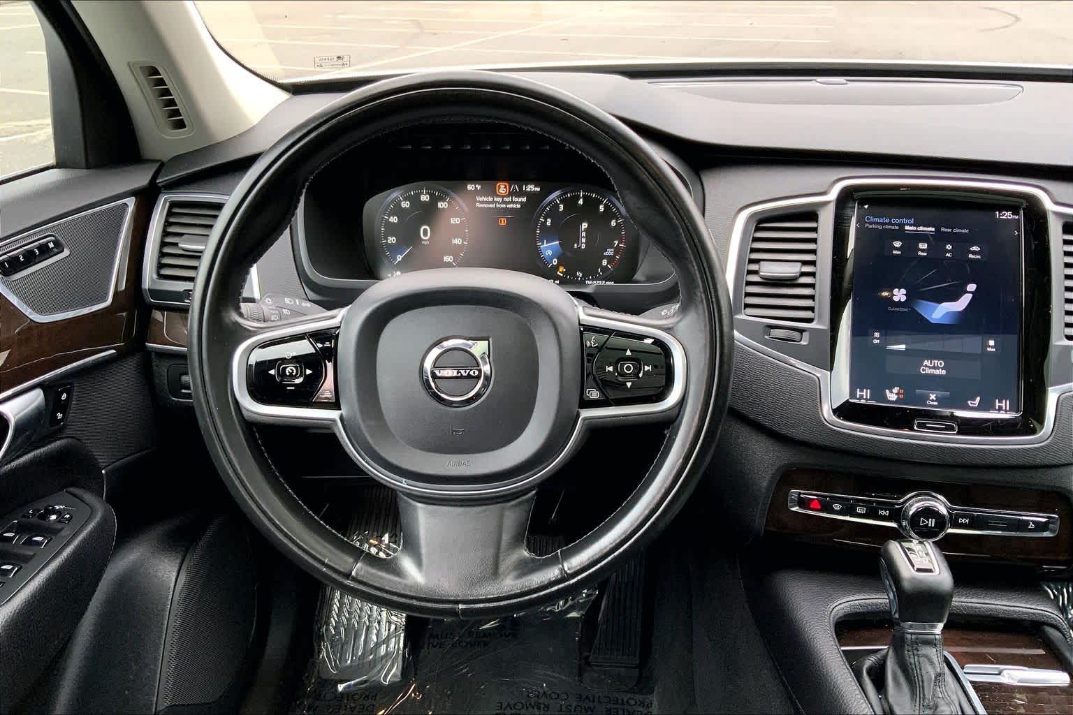 2019 Volvo XC90 Momentum photo 4