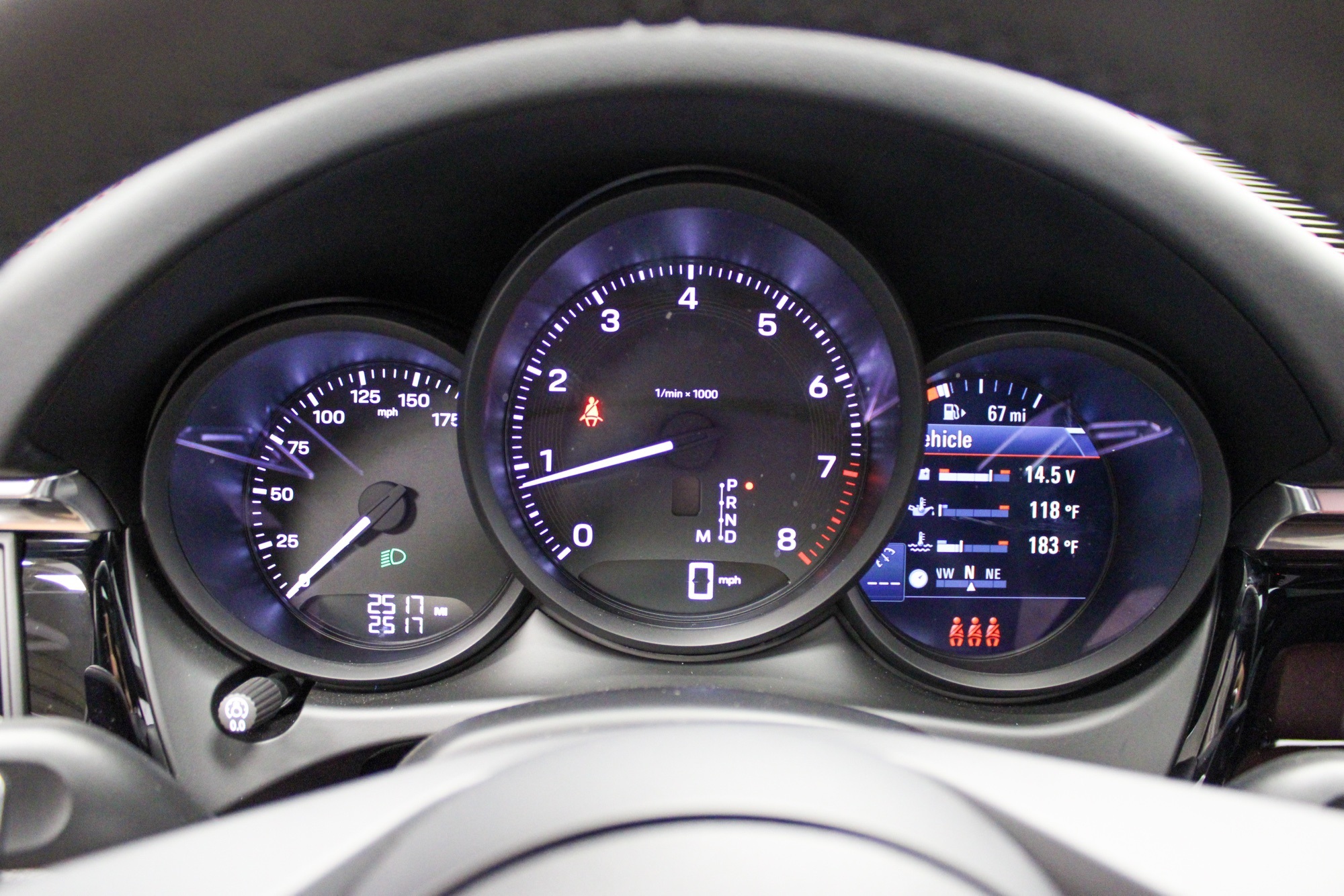 2025 Porsche Macan Base photo 20