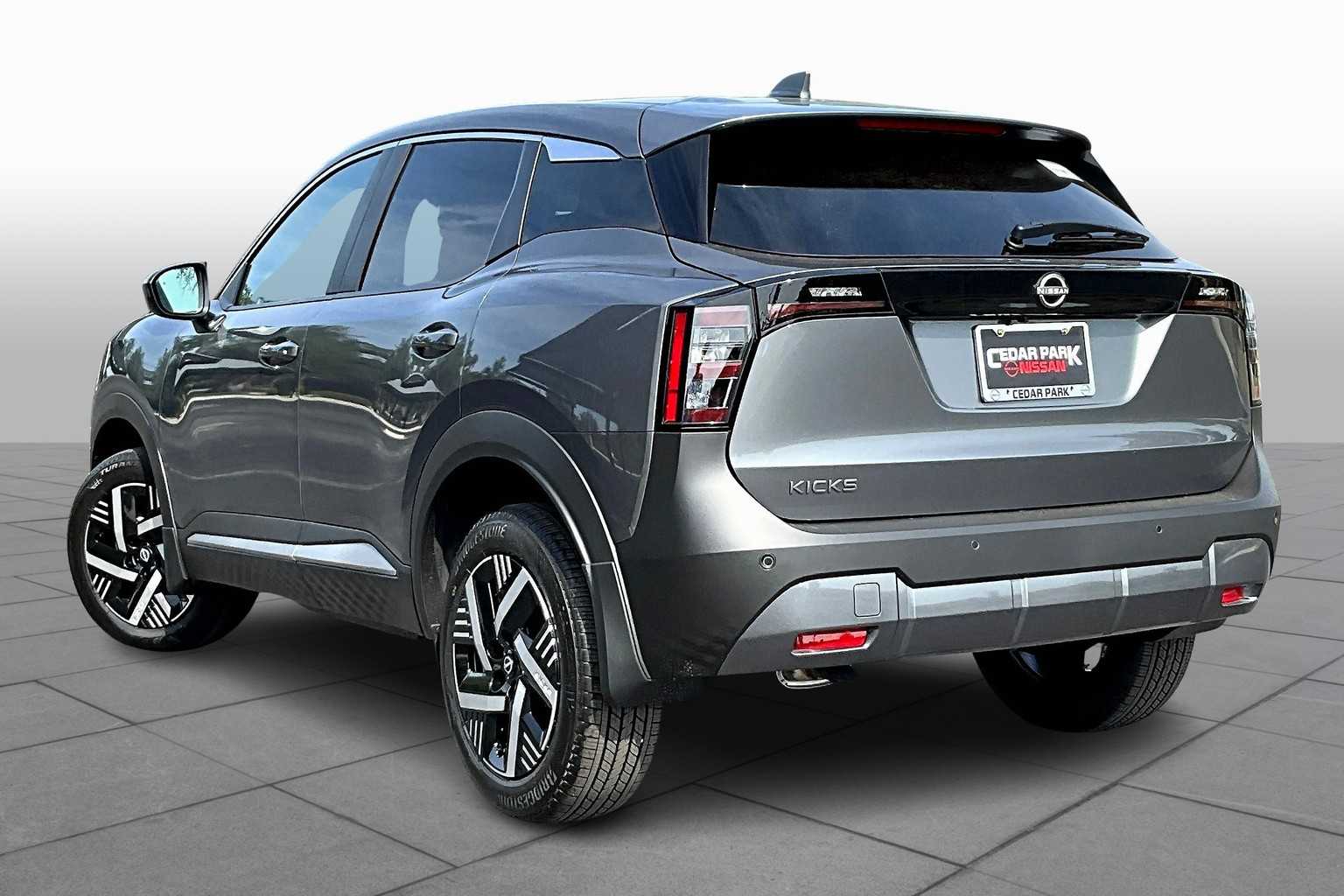 2025 Nissan Kicks SV photo 11
