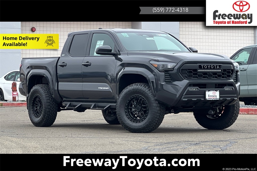 2025 Toyota Tacoma SR5's photo