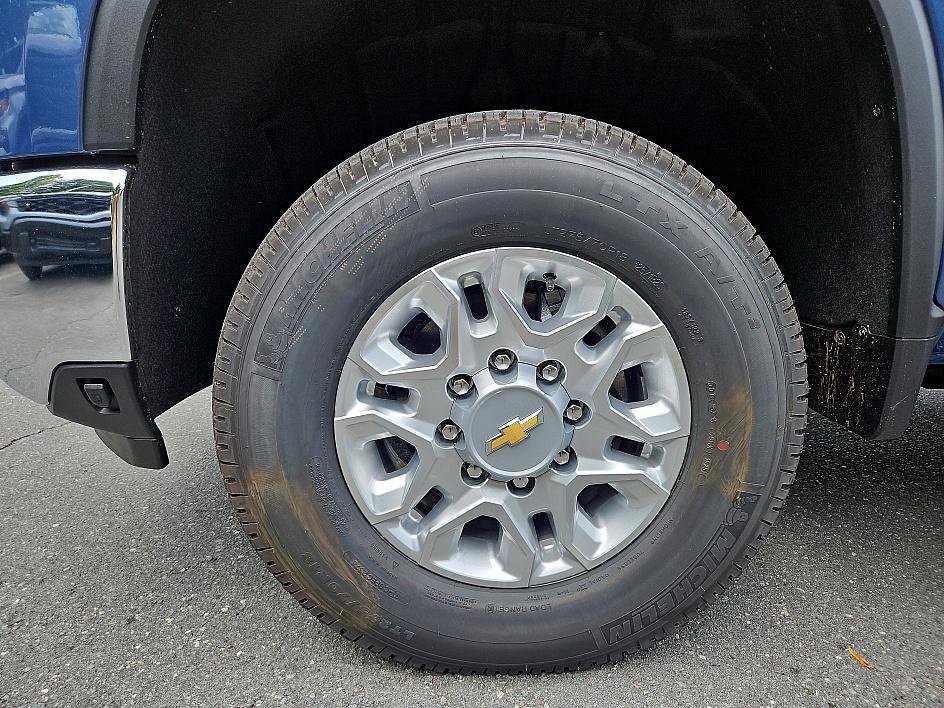 2025 Chevrolet Silverado 2500HD LTZ photo 9