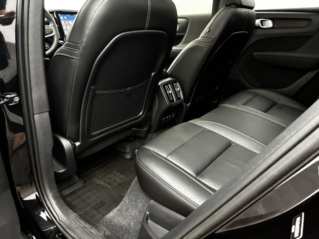 2023 Volvo XC40 Plus photo 15