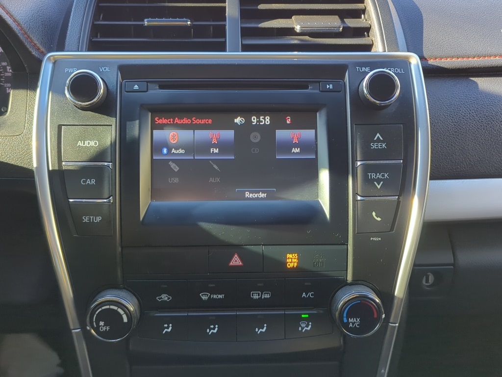 2016 Toyota Camry SE photo 4