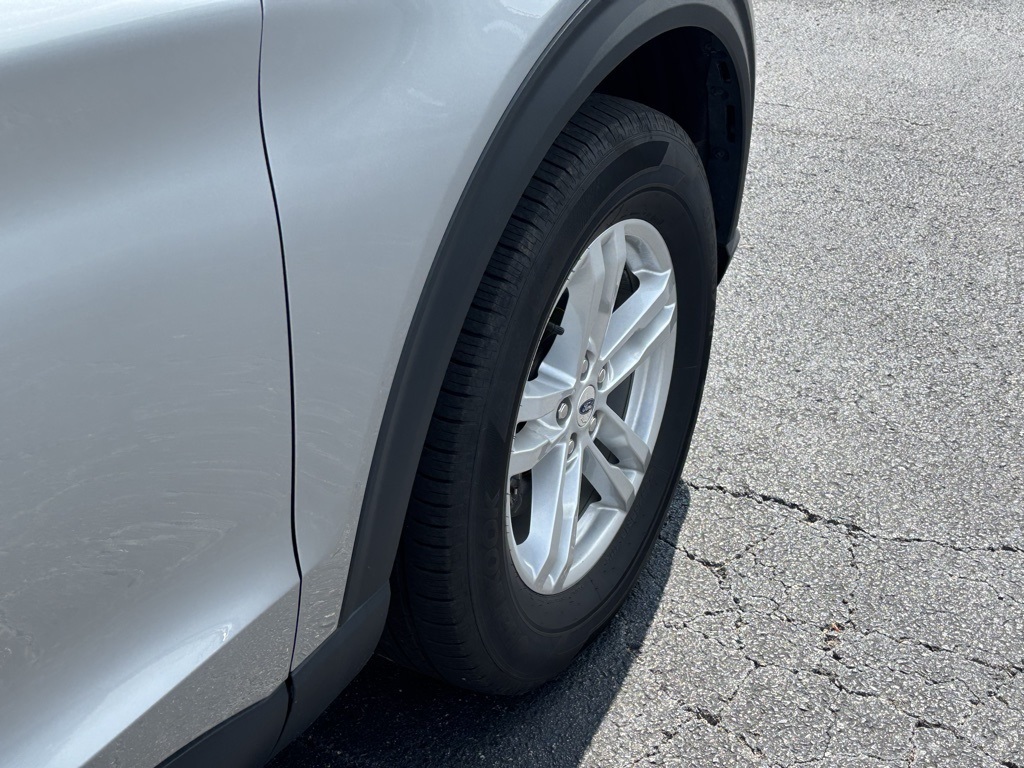 2023 Ford Explorer XLT photo 32