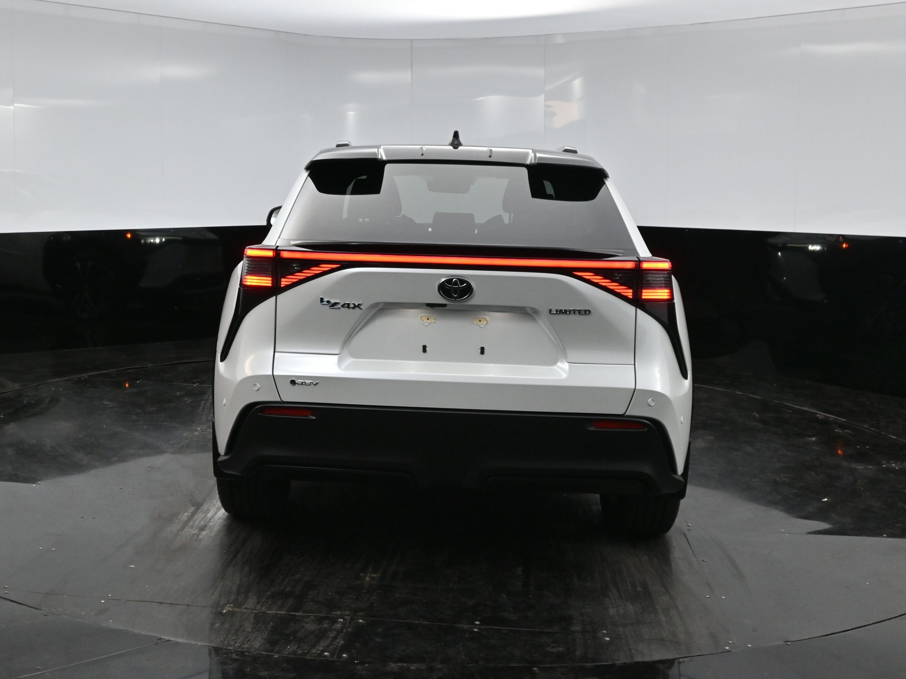 2024 Toyota bZ4X XLE photo 5