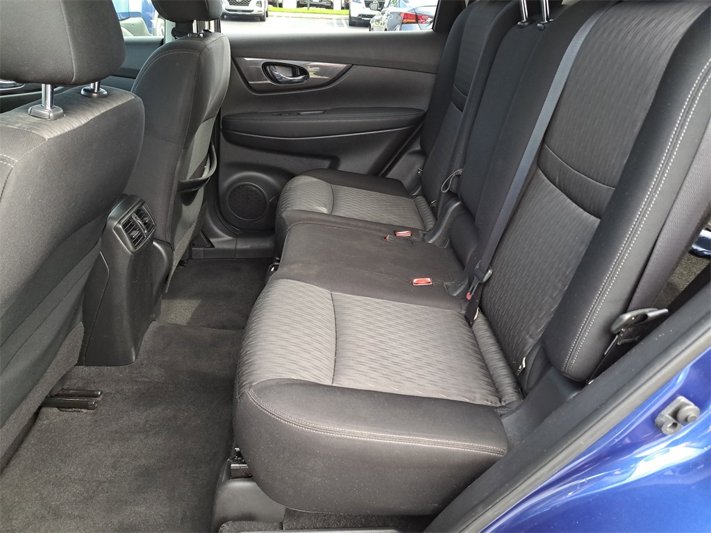 2020 Nissan Rogue SV photo 12