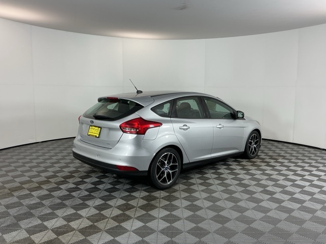 2017 Ford Focus SEL photo 2