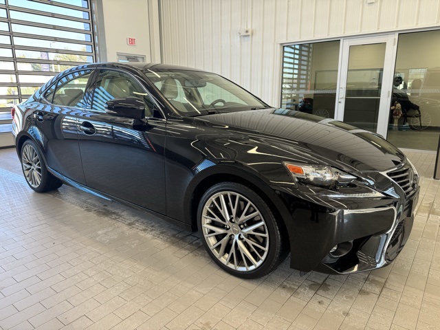 2016 Lexus IS 300's photo