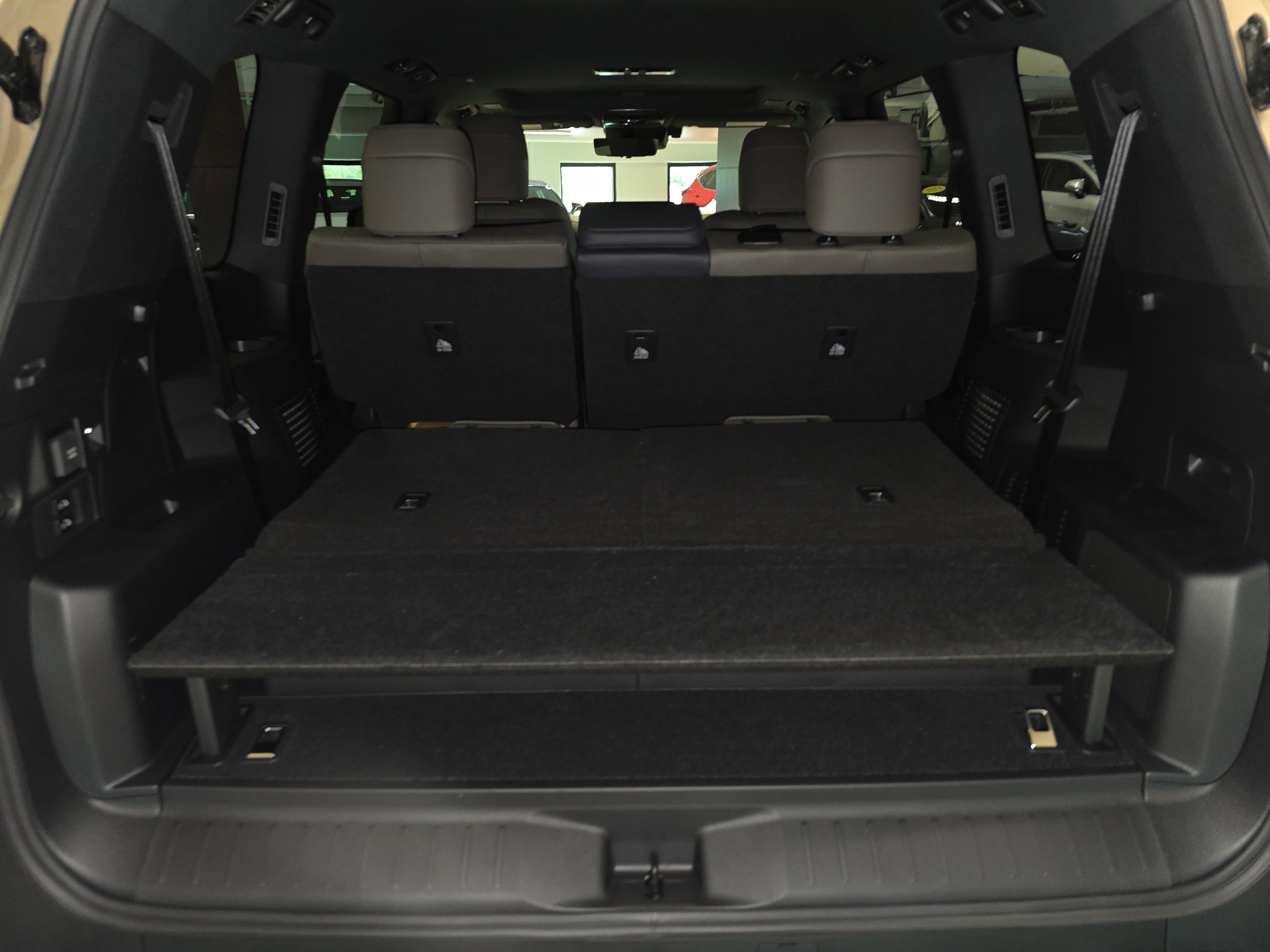 2025 Lexus LX photo 2