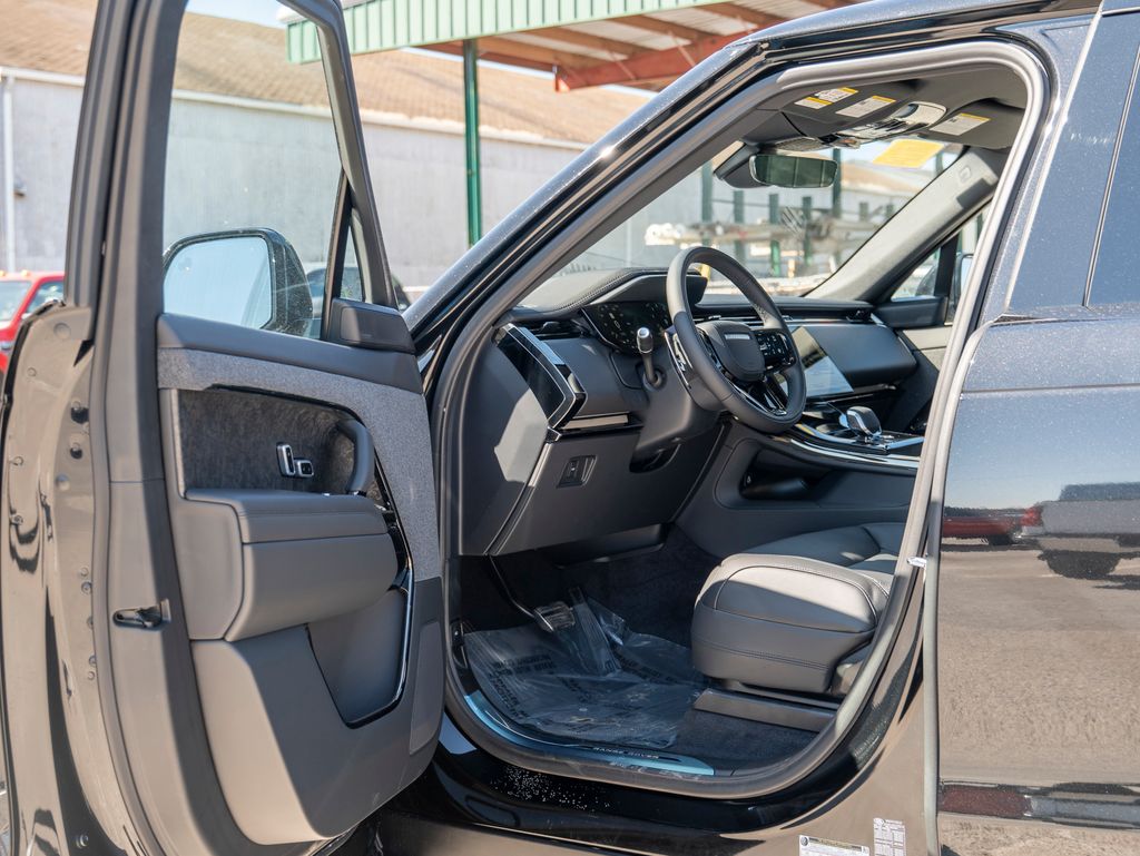 2025 Land Rover Range Rover Sport SE photo 10