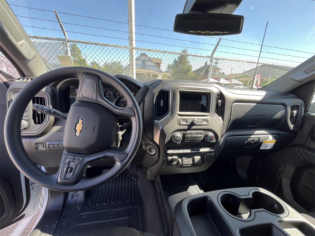 2025 Chevrolet Silverado 3500HD Work Truck photo 3
