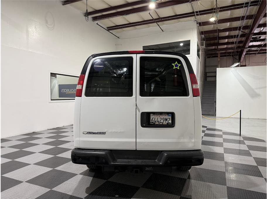Used 2017 Summit White Chevrolet Van 3D image 6