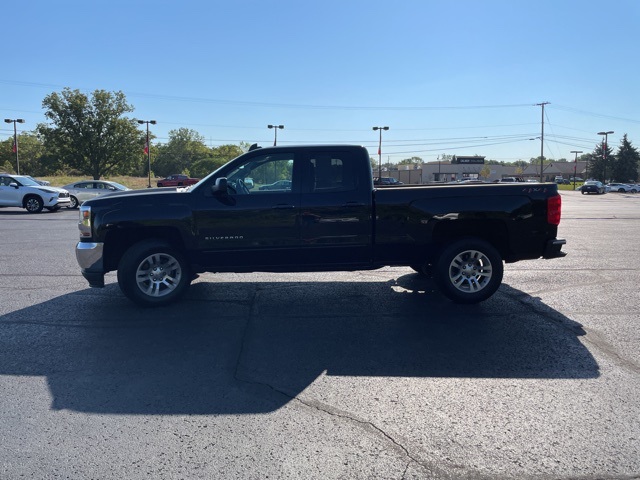 2018 Chevrolet Silverado 1500 LT photo 2