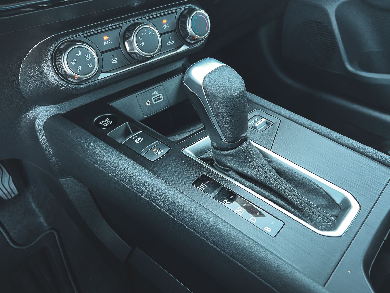 2025 Nissan Kicks S photo 17
