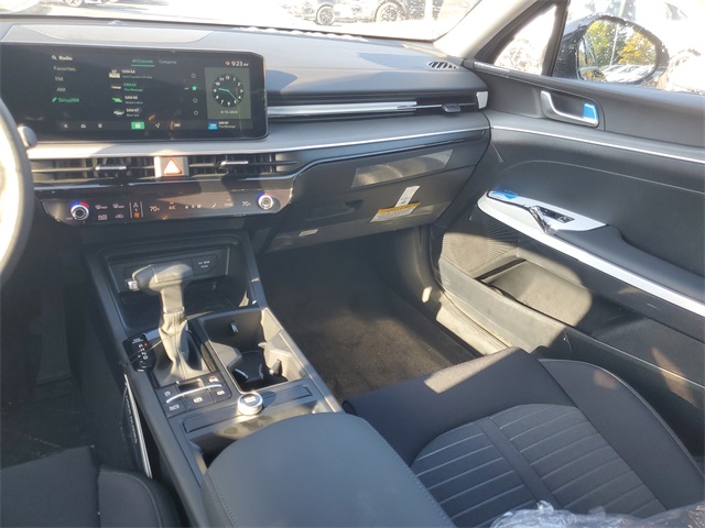 2025 Kia K5 LXS photo 8