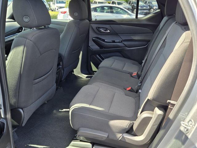 2023 Chevrolet Traverse Cloth photo 2