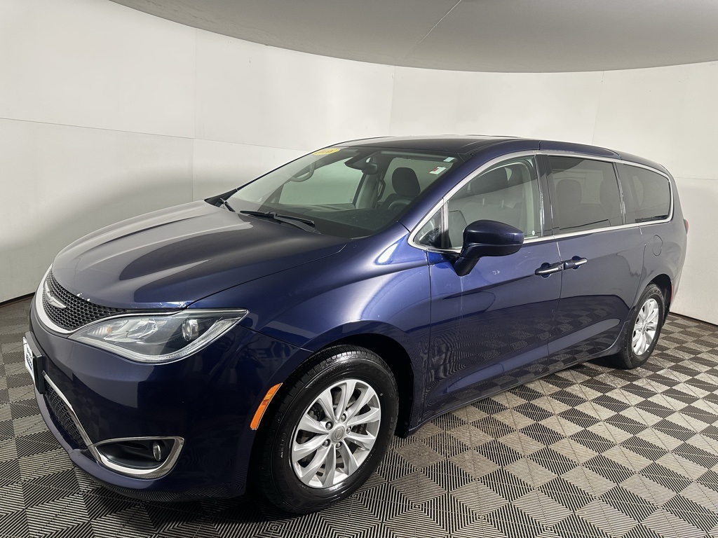 2018 Chrysler Pacifica Touring Plus photo 8