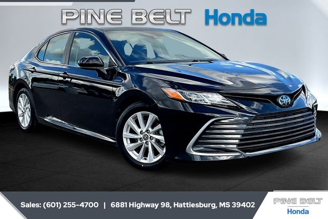 2023 Toyota Camry LE's photo