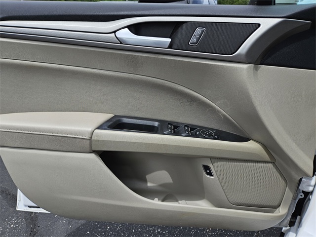 2020 Ford Fusion Hybrid SE photo 28