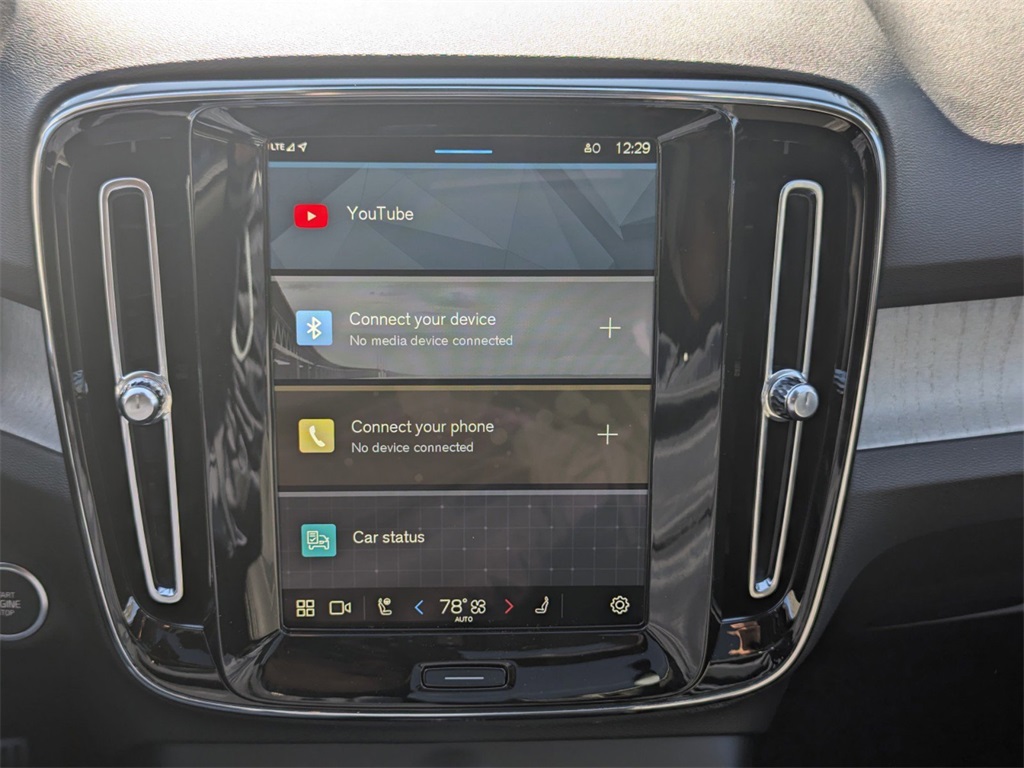 2025 Volvo XC40 Plus photo 18