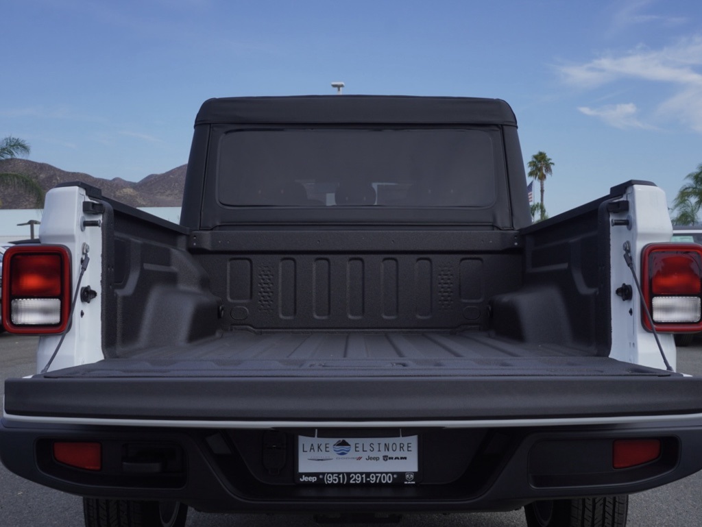 2025 Jeep Gladiator Sport photo 6