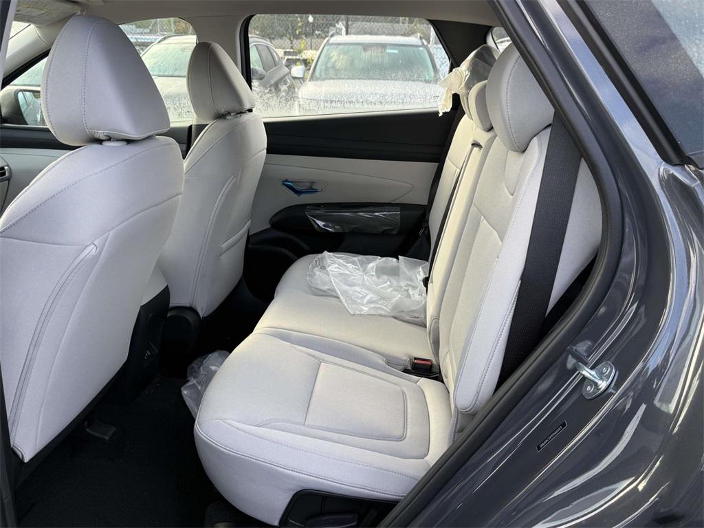 2025 Hyundai Tucson SE photo 13