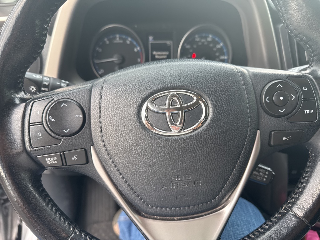 2018 Toyota RAV4 XLE photo 2