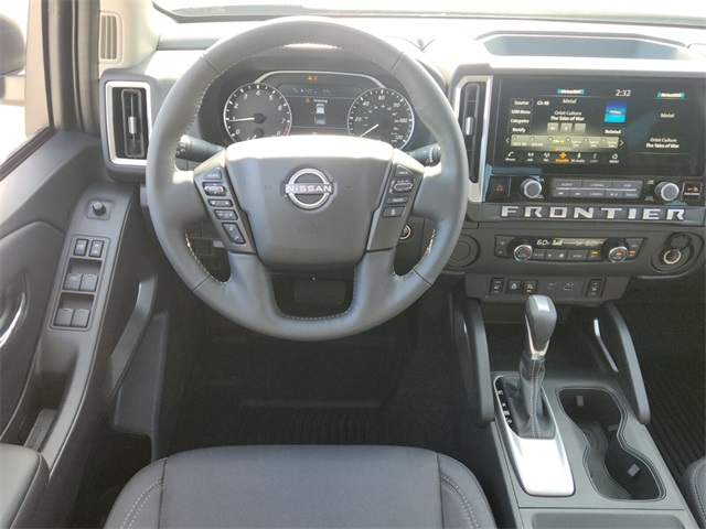 2025 Nissan Frontier Crew Cab SV photo 8