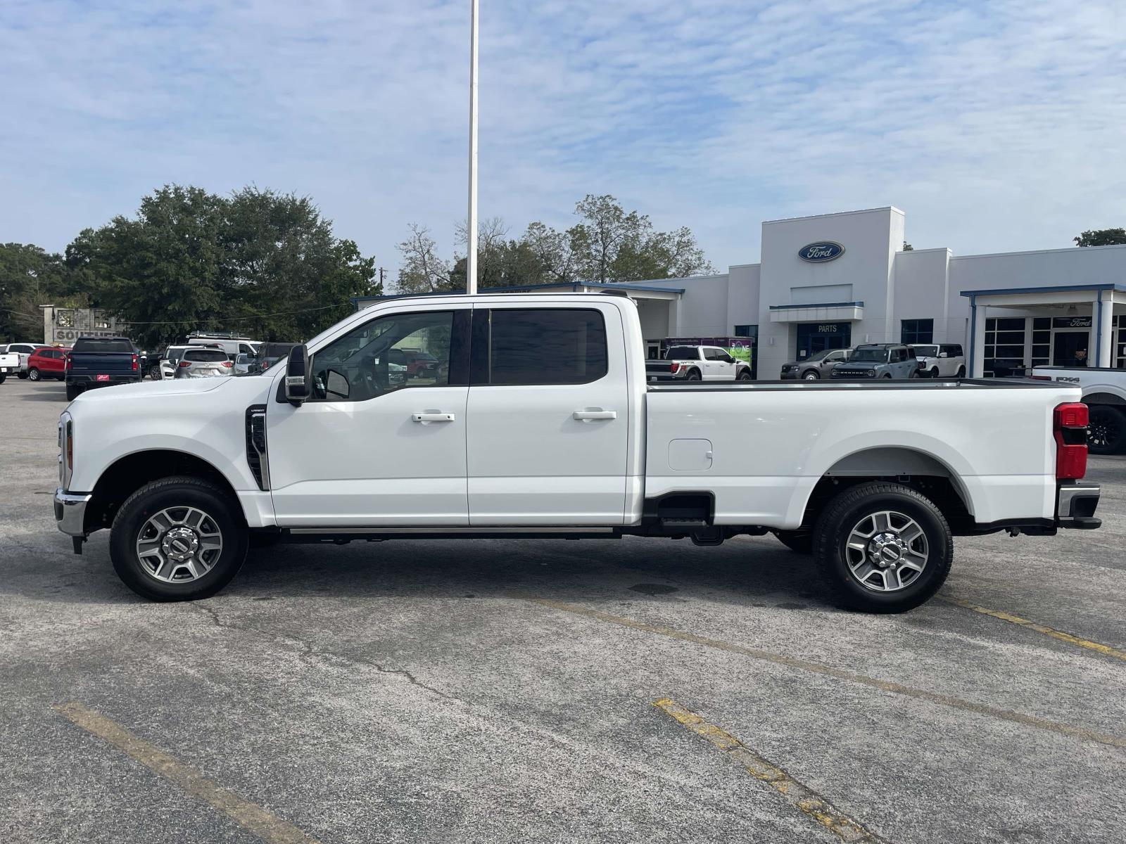 2026 Ford F-350 Lariat photo 6