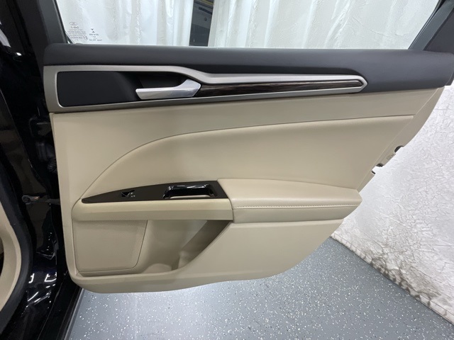 2016 Ford Fusion SE photo 23