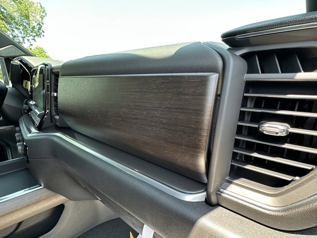 2025 Chevrolet Silverado 2500HD High Country photo 15