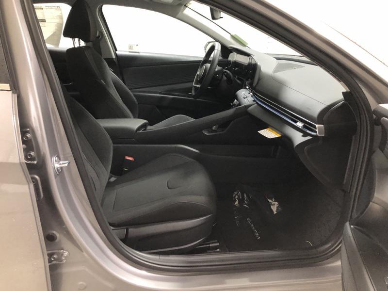 2025 Hyundai Elantra SEL Convenience photo 13