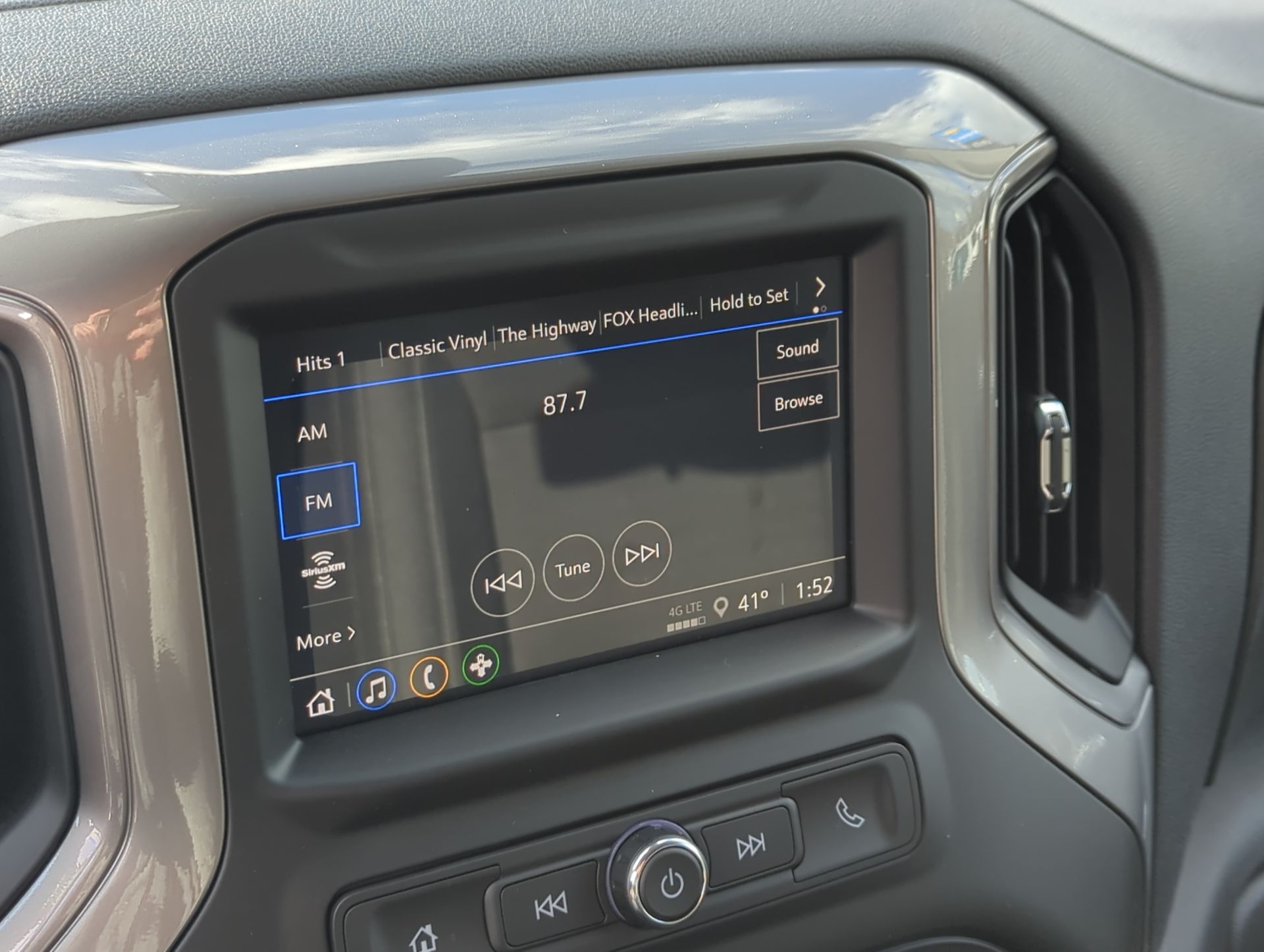 2026 Chevrolet Silverado 1500 Custom Trail Boss photo 4