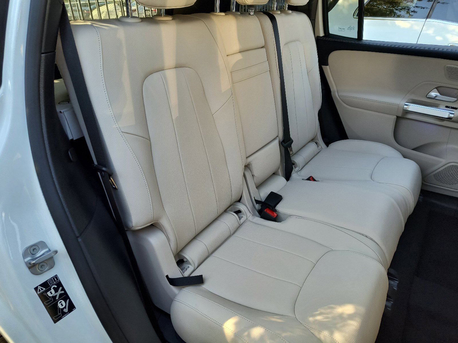 2025 Mercedes Benz GLB 250 photo 12
