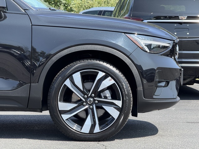 2025 Volvo XC40 Plus photo 25