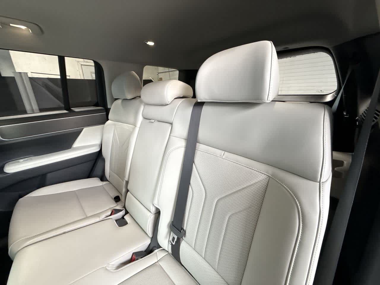 2025 Hyundai Santa Fe SEL photo 18