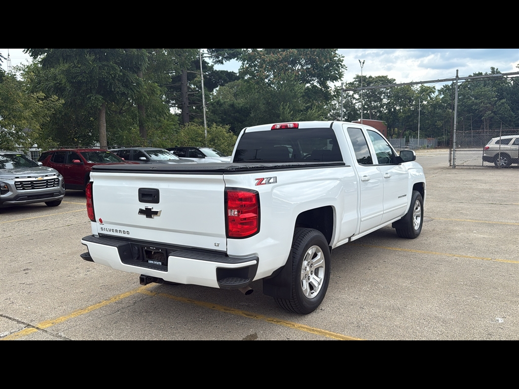 2018 Chevrolet Silverado LT photo 4