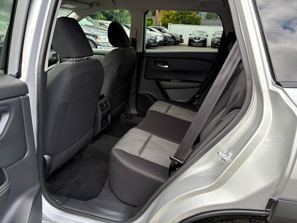 2024 Nissan Rogue SV photo 24