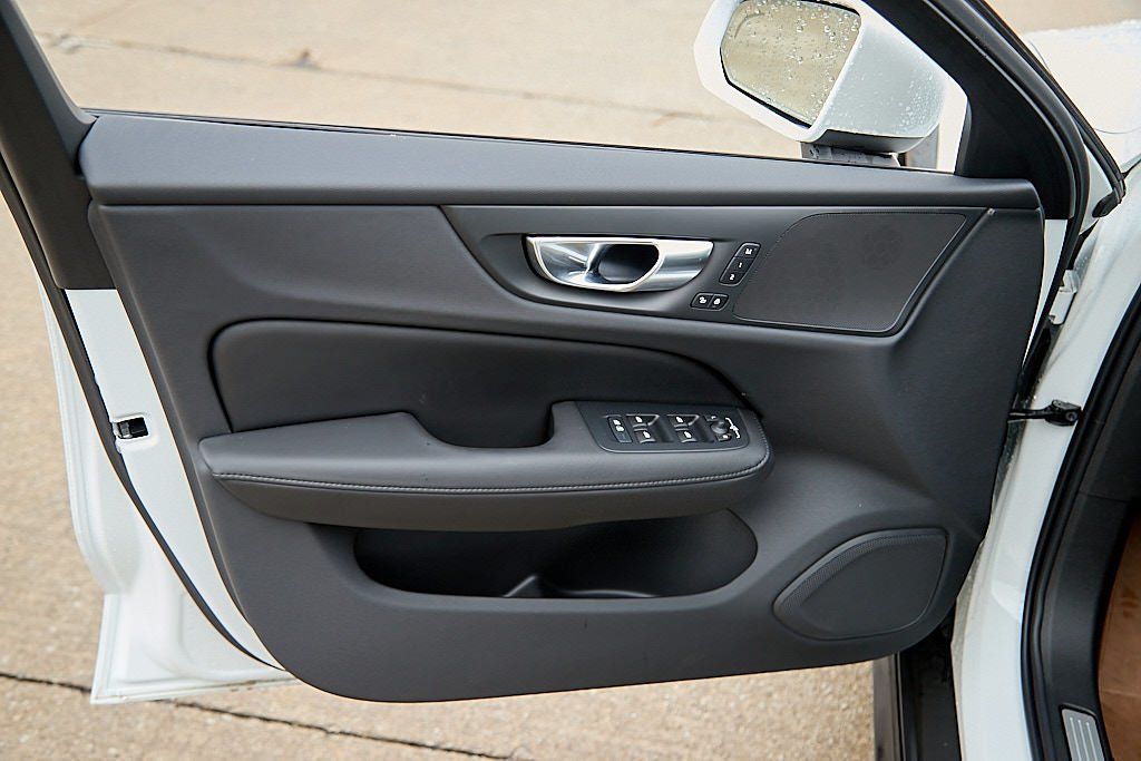 2026 VOLVO V60CC - Image 9