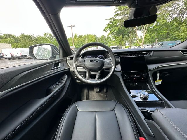 2025 Jeep Grand Cherokee Limited photo 15