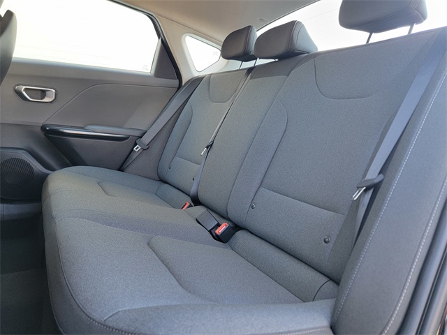 2025 Kia K4 LXS photo 12