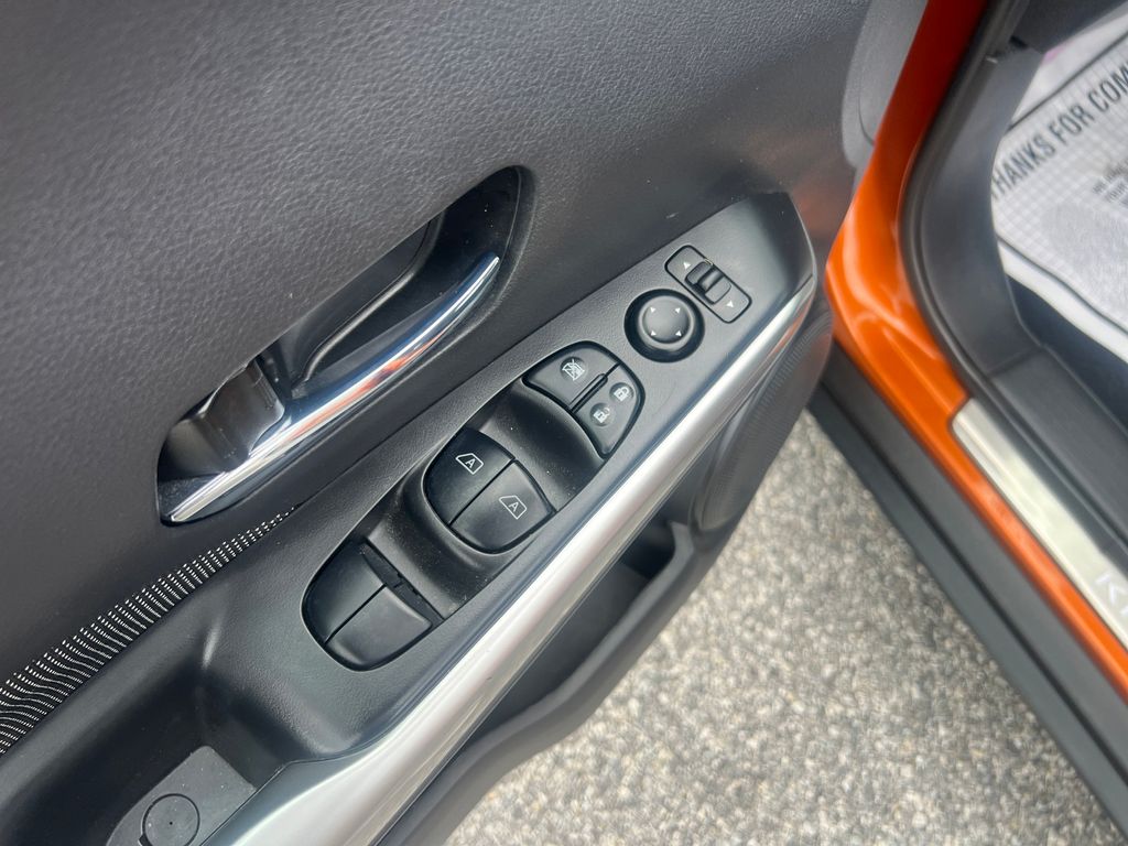 2020 Nissan Kicks SV photo 11