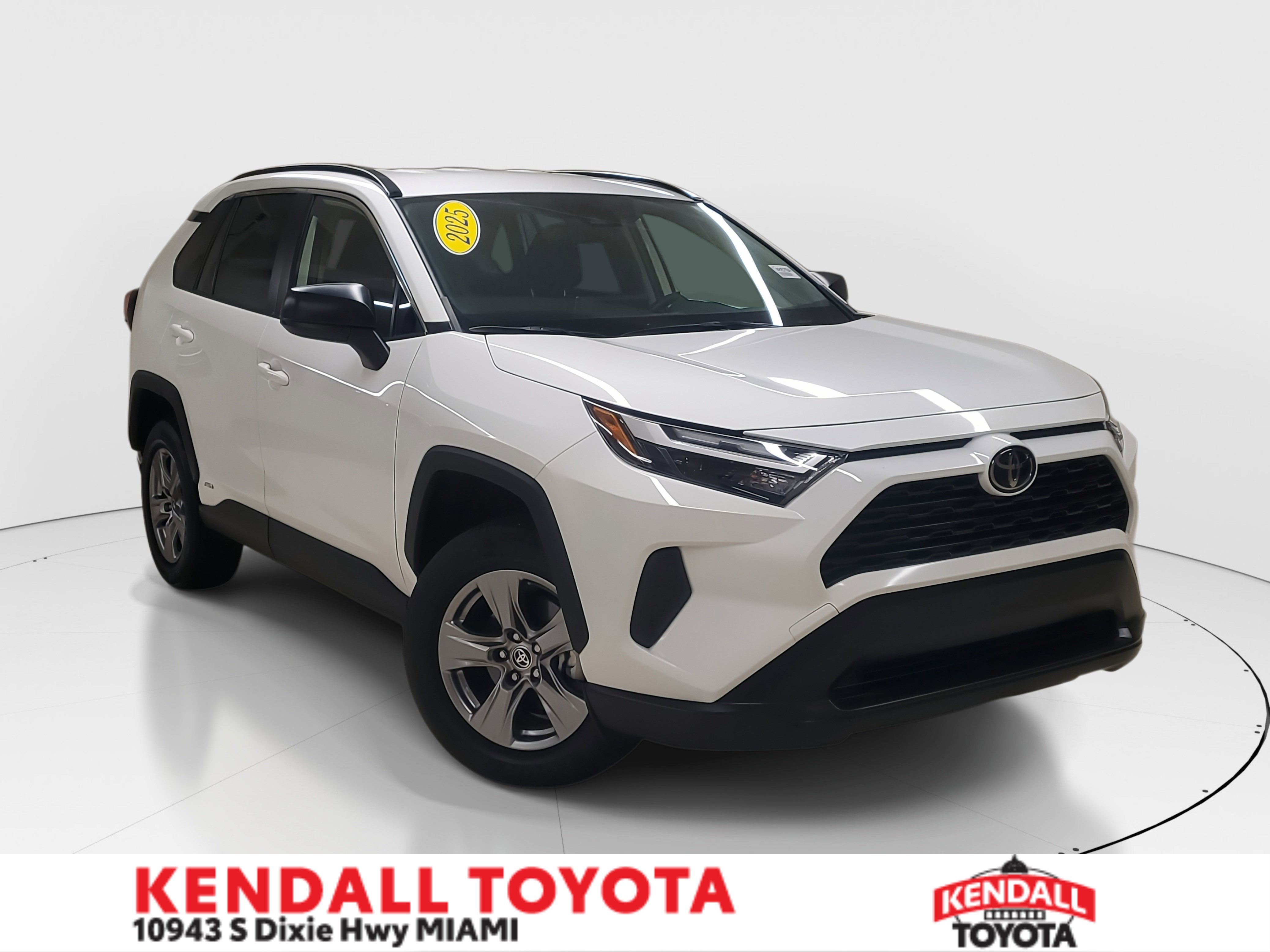 2025 Toyota RAV4 LE's photo