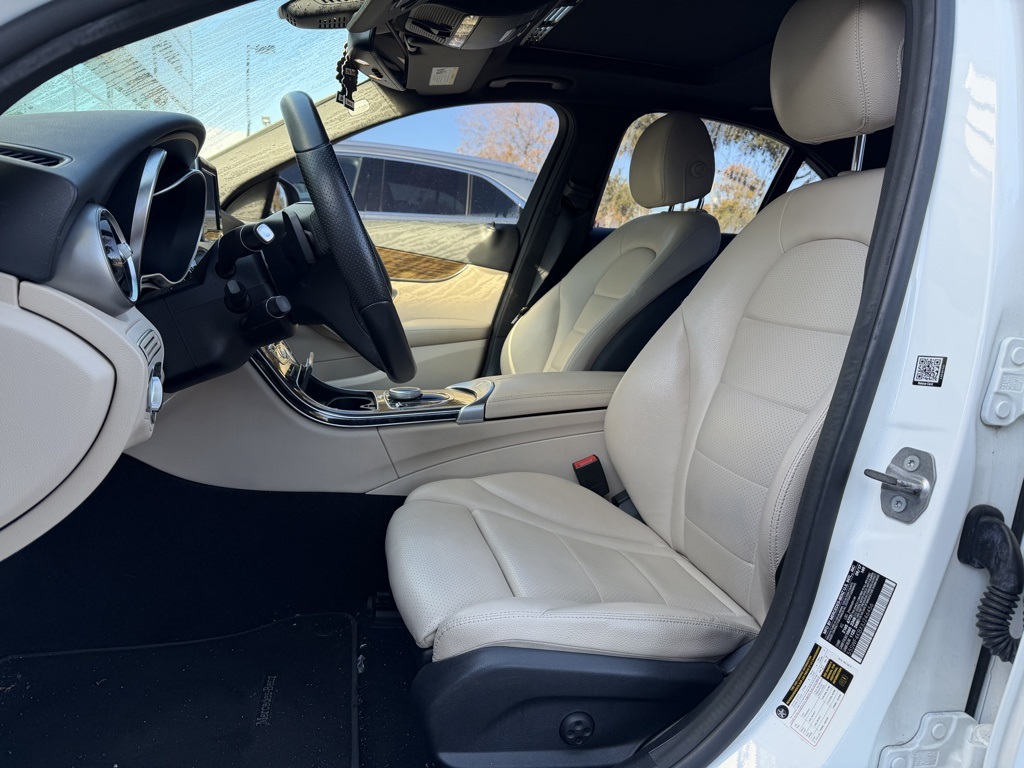 2018 Mercedes Benz C 300 4MATIC Sedan photo 3
