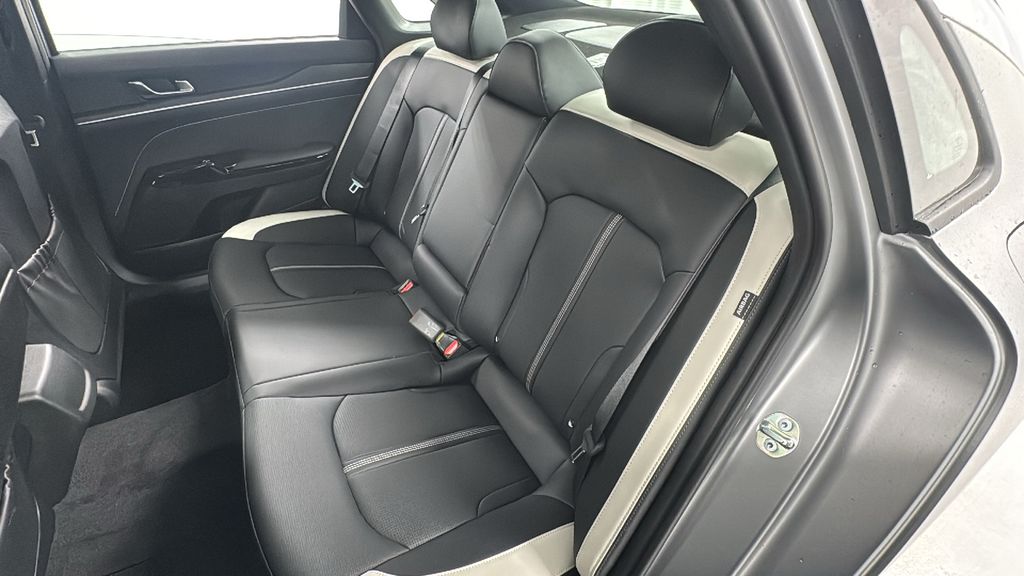 2026 Kia K5 GT-Line photo 12