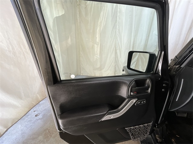 2016 Jeep Wrangler Unlimited Sahara photo 9